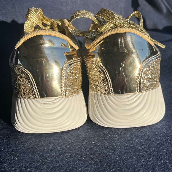 Shiny gold glitter upper sneakers. Memory foam, non-slip rubber soles. Size 7 - Picture 9 of 11